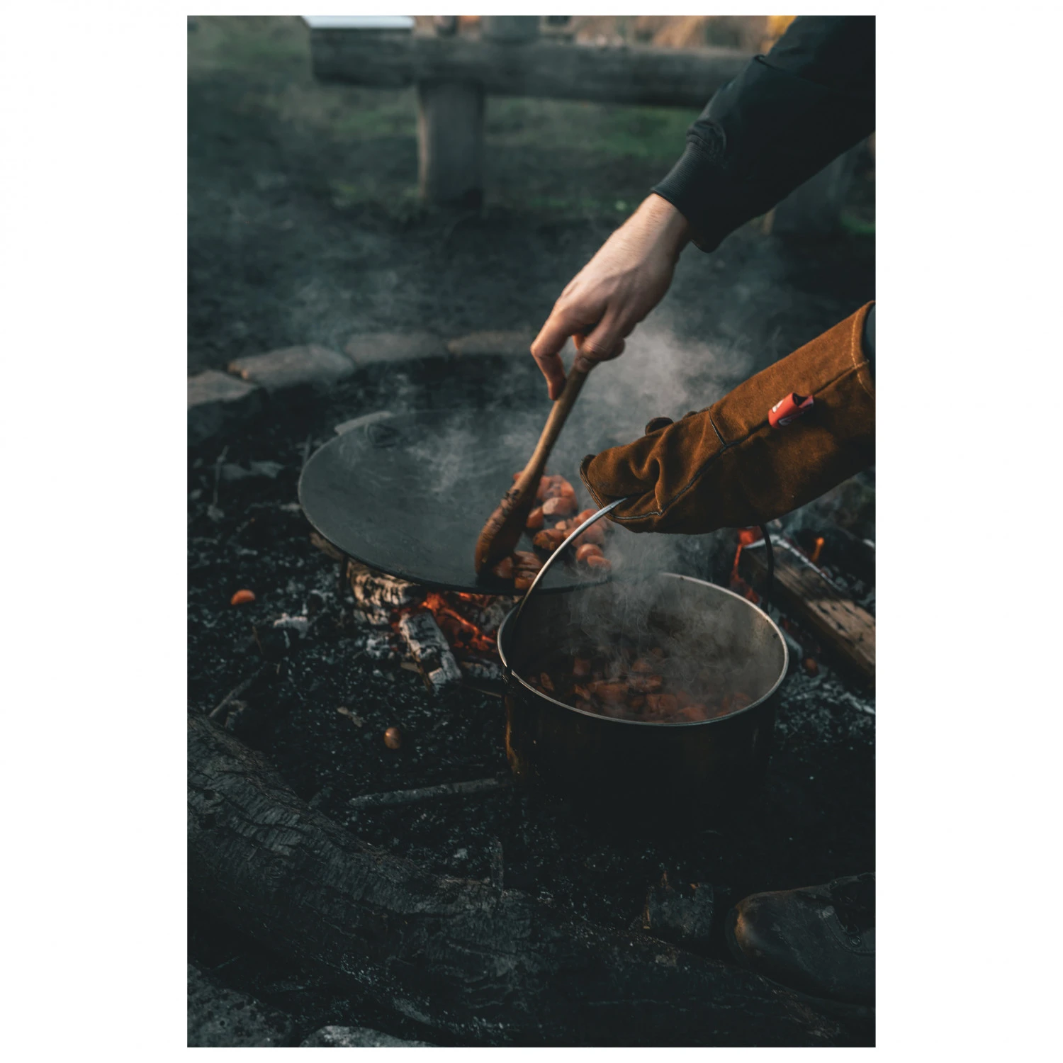 Robens - Bighorn 3 Legged Pan - Skillet 4 Robens - Bighorn 3 Legged Pan - Skillet - Image 2